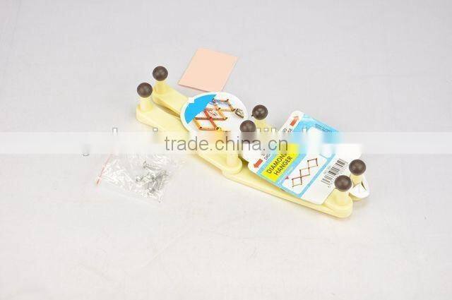 Retractable plastic diamond hook