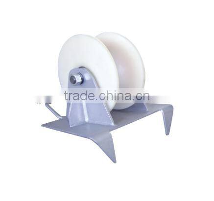 Pithead cable roller/cable protection pulley for pulling rope