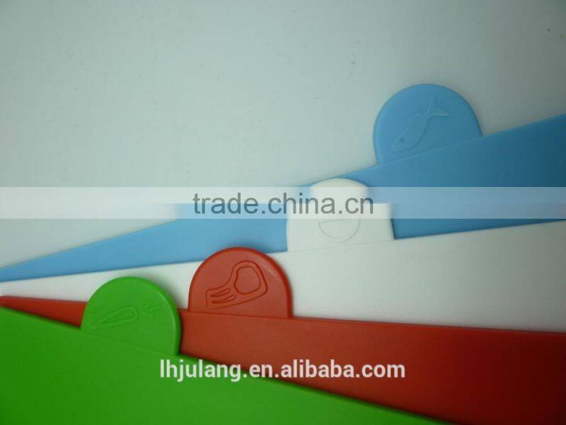 4pcs plastic cutting board set with stand/plastic chopping board