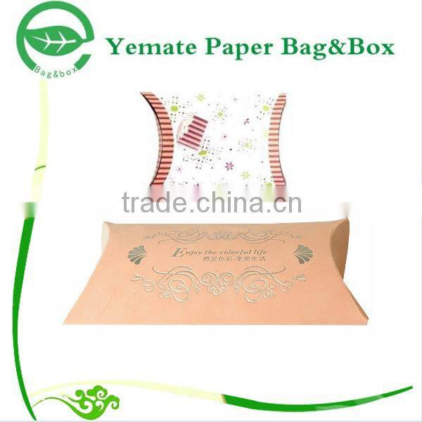Custom Luxury Design take away gift pillow box packaging in custom logo printed with carry handle