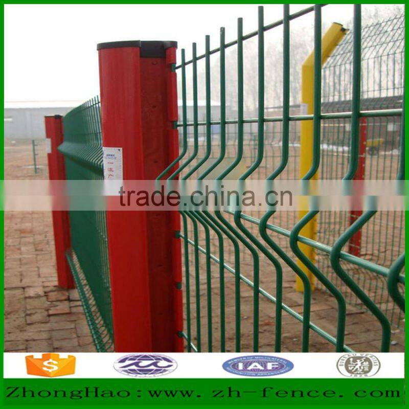 Factory direct sale powder coated triangle bending fence / peach shape post fence