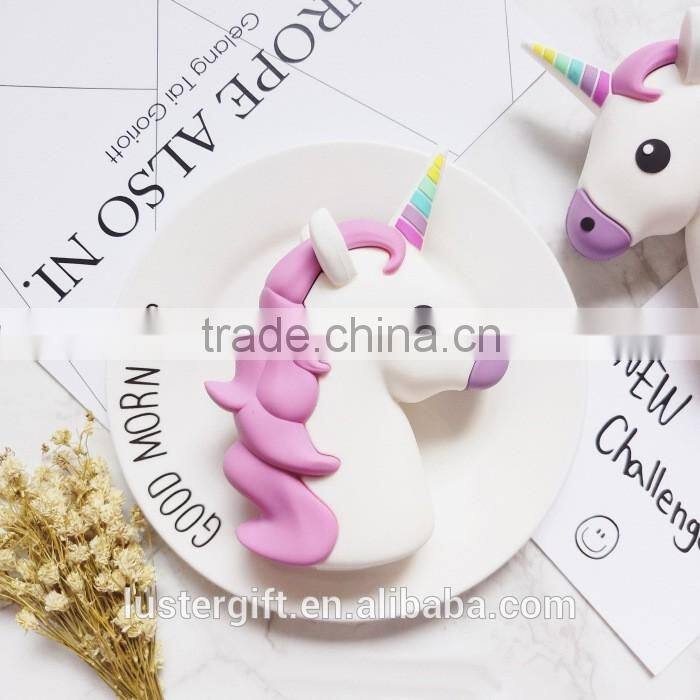 2016 Trending Products Christmas Gift 2600mAh 2200mAh 2000mAh Portable Mobile Charger Silicon Carton Spirit Unicorn Power Bank