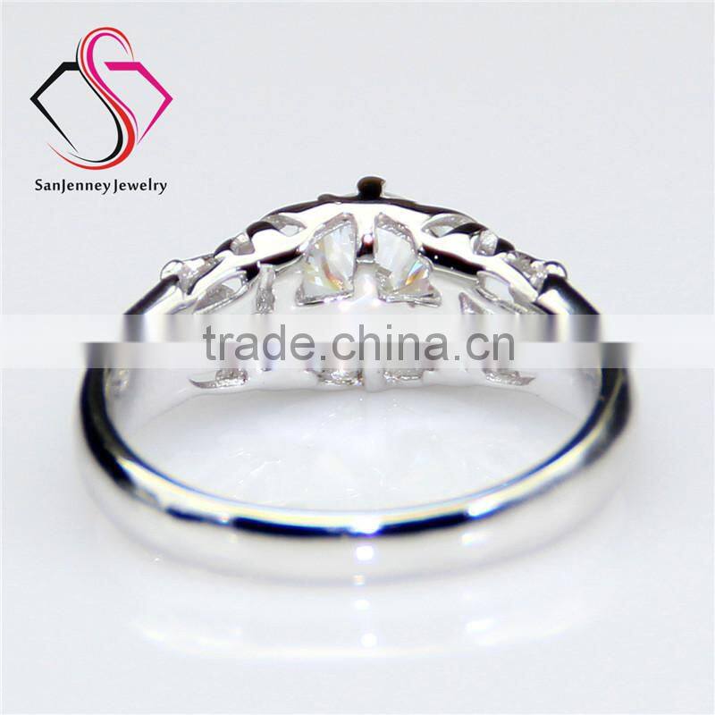 Round Brilliant Cut Moissanite Solitaire 0.8 Carat 6.0mm Center 14k White Yellow Gold Diamond Engagement Ring