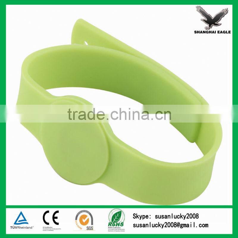 ABS Housings with Fabric Adjustable Strap Length RFID Waterproof Wristband with 13.56MHz Frequency