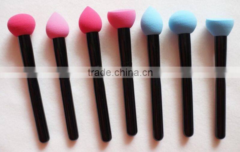 High Quality Latex-free Makeup Sponge With Black Silicone Handle