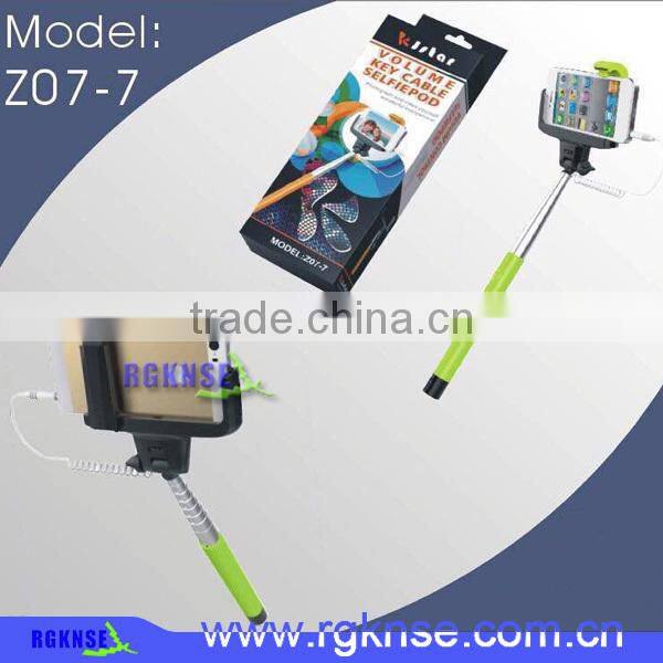 2015 fanshionable design cheap colorful charge free wire selfie stick 2015