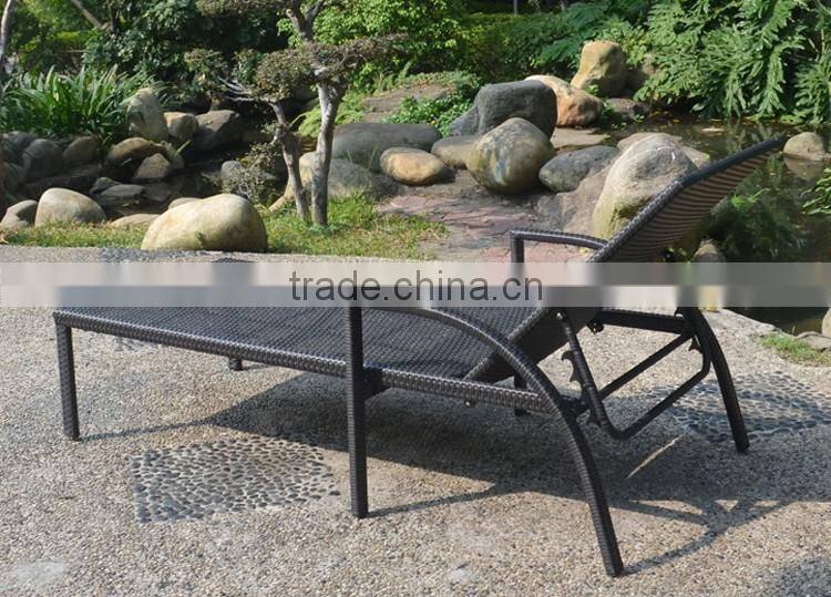 Folded In Half Comfortable Leisure Rattan Chaise Classic Chaise Outdoor Swing Lounge