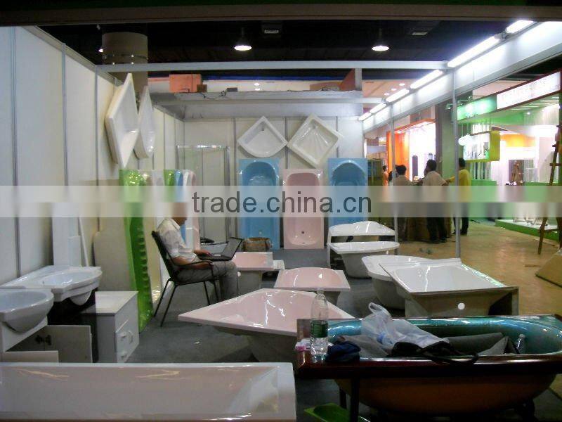 1700x900x660mm Bubble Massage Bathtub with Waterproof LCD TV