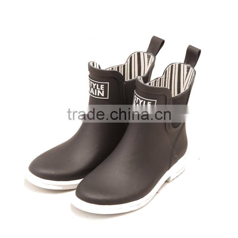 black upper white outsole no lace ankle low short rain wellies waterboots overboots gumboots rubber boot