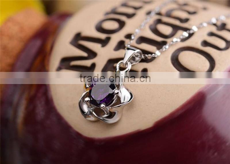 925 Sterling Silver Fashion Flower Shape Pendant with Rhodium Plated