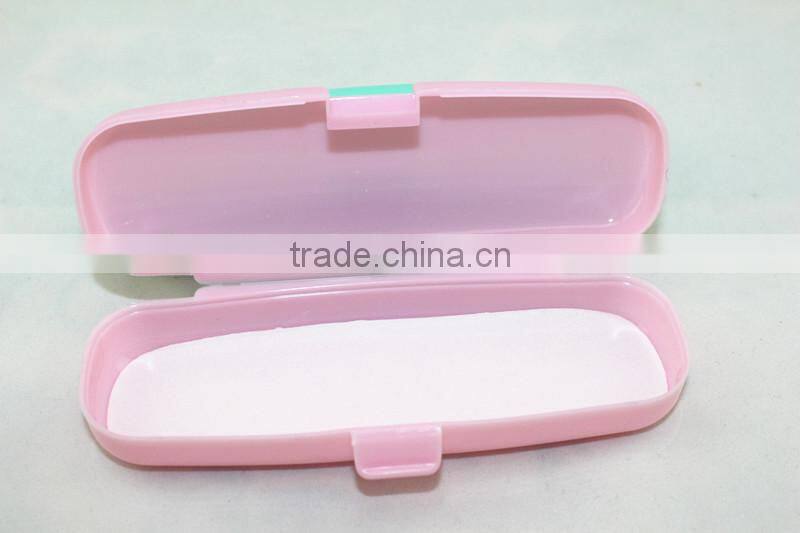 sclera red fashion in eyeglasses