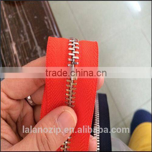 Good quality handbag with NO.5 flesh red metal zippers with EU REACH SVC CARTIFIED