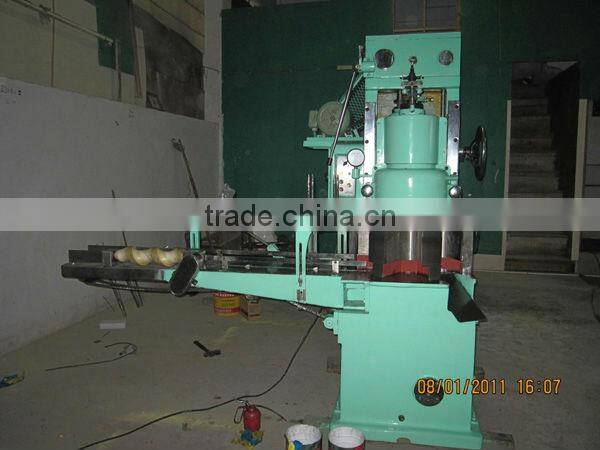 Automatic metal can seaming machine