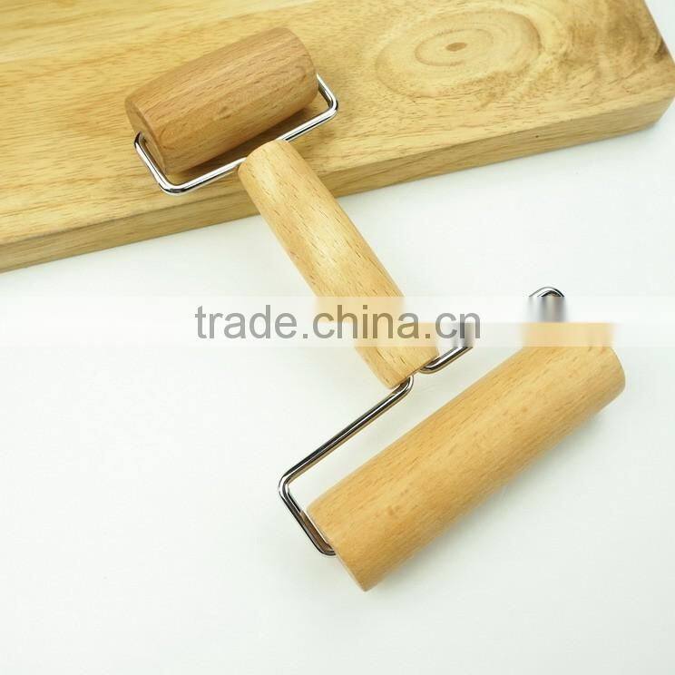 22028 wooden pastry pizza rollers