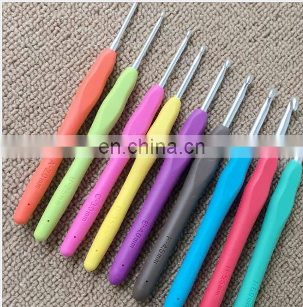 Sweater needle crochet tool New rainbow soft handle plastic alumina crochet hooks set of 8PCS
