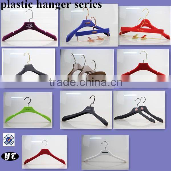 high quality plastic suit hanger velvet hanger with golden clips