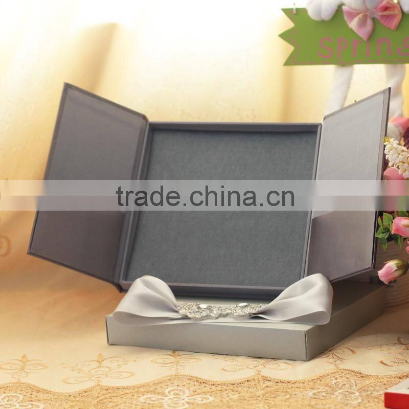 Wholesale Top Quality Handmade Silk Boxed Wedding Invitation Folio with Brooch