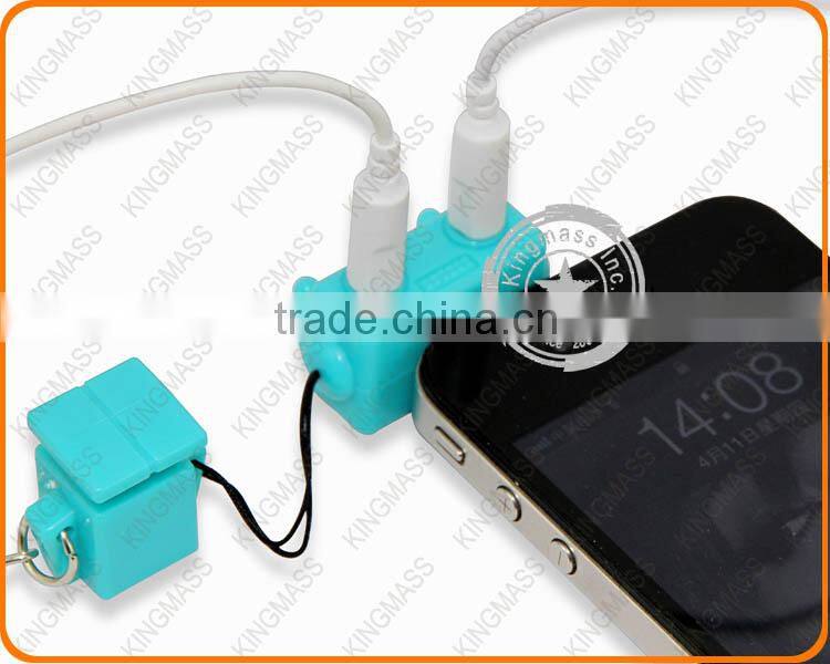 Smart gadgets adorable robot 2 ways music splitter