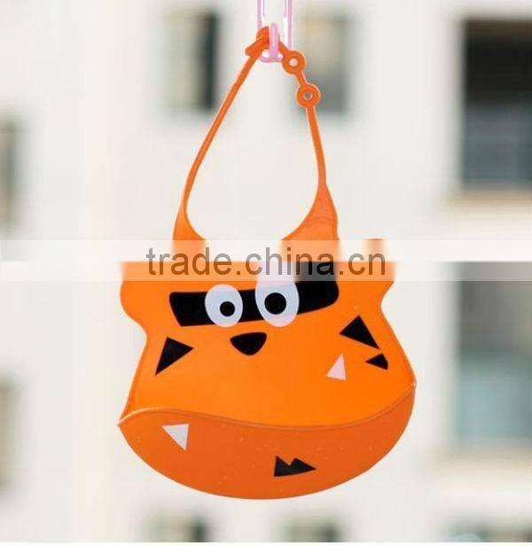 2013 Perfect design food grade silicone baby apron bib