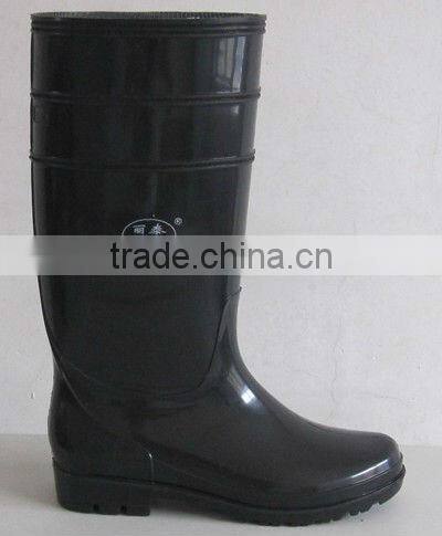 Injection molding safety boots