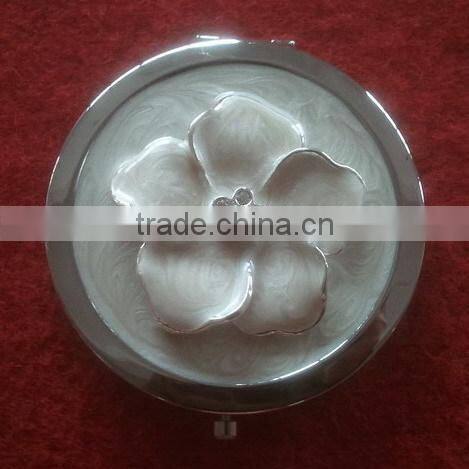 decorative portable makeup mirror with metal crown decor