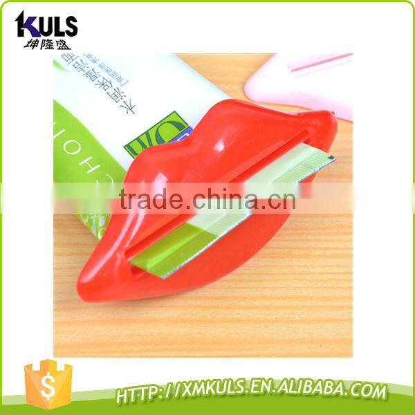 Multi-function lips creative lovely toothpaste squeezer