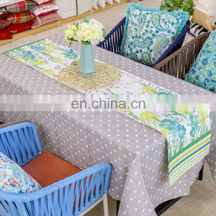 Printed floral pattern decorative table runner for outdoor