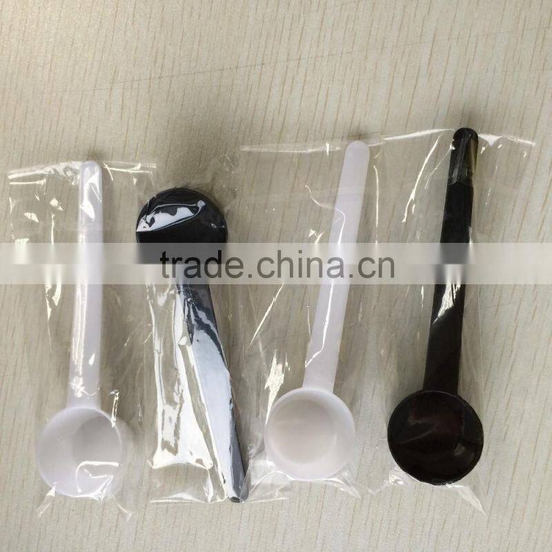 5G Black and White plastic measuring spoon for coffee and milk powder