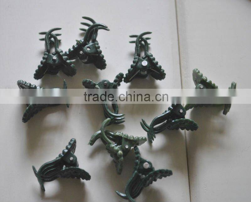 green daisy plant clip