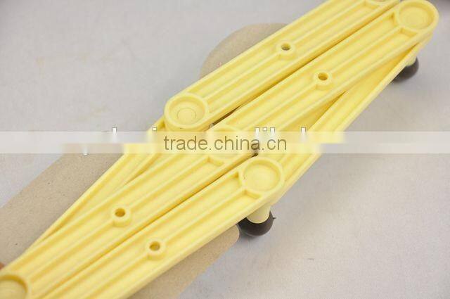 Retractable plastic diamond hook