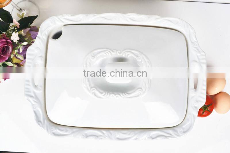 14.5" Square porcelain bakeware with lid