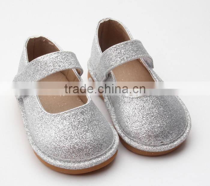 Low MOQ high qualtity music toddler wholesale squeaky shoes