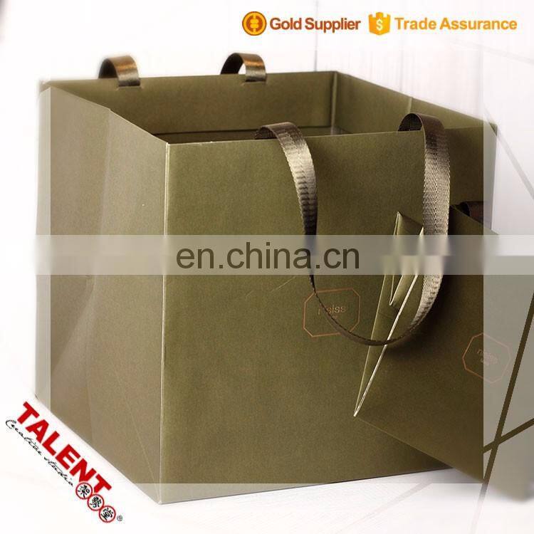 Wholesale Custom printed Cheap Garment Paper Bags For Shopping