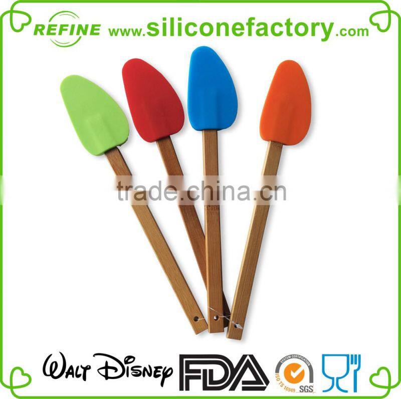 Food grade customized silicone cake/cookie baking spatula with wooden handle