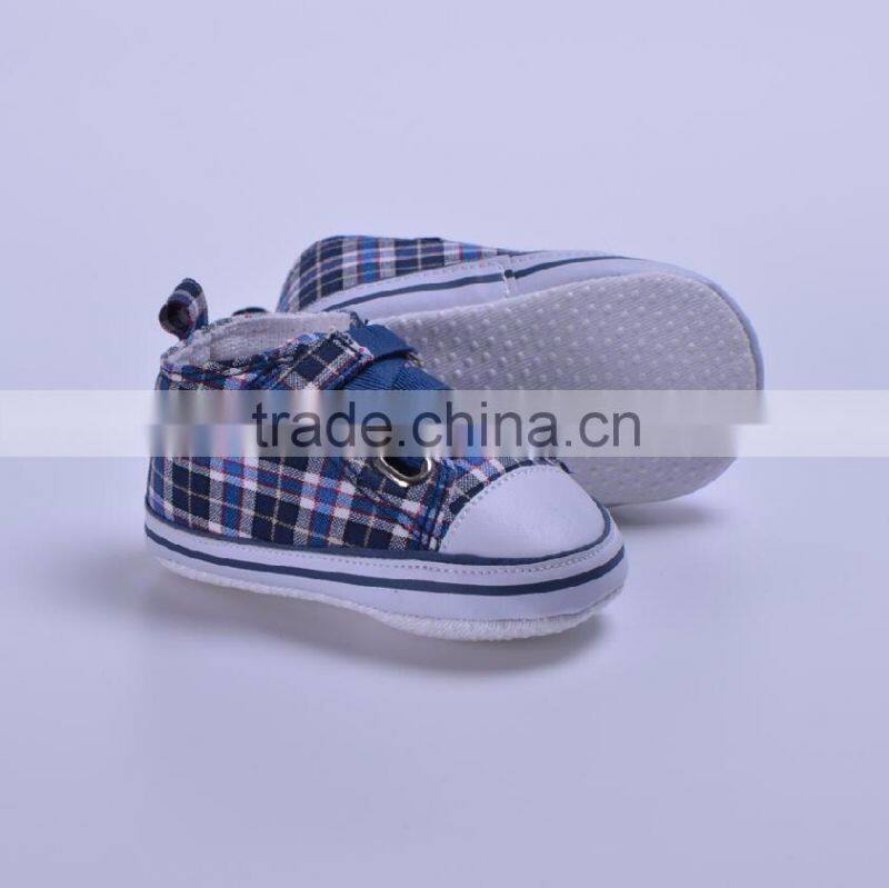 Wholesale plaid sneaker cheap soft sole baby boy shoes