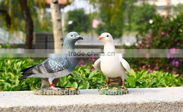 christmas pigeon statues