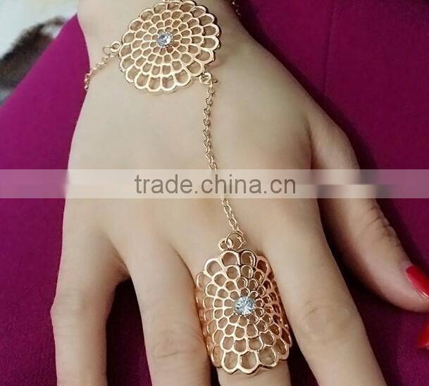 Latest gold finger ring designs hollow sun shape gold women's finger ring bracelet