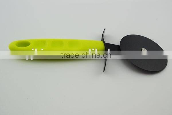 Colorful kitchen utensil stainless steel coating pizza cutter pizza slicer