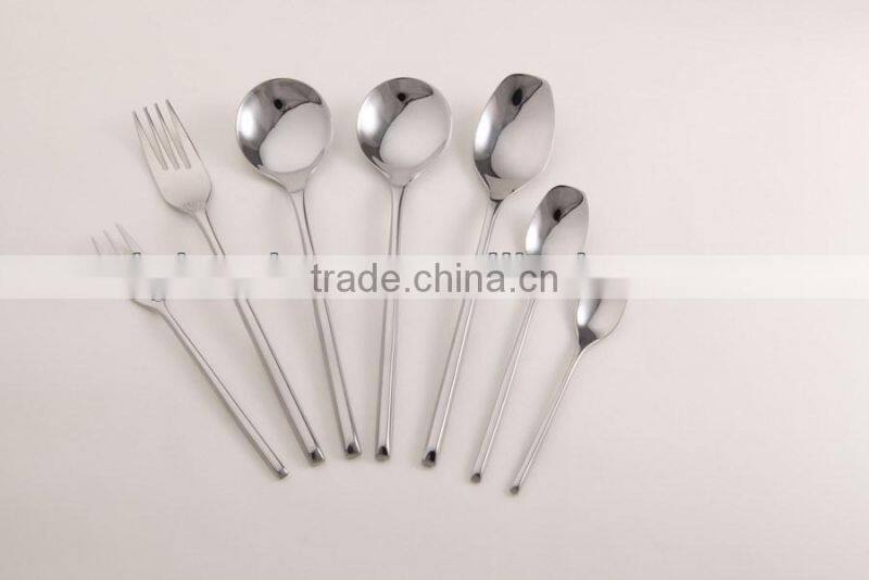 plastic disposable plates spoons