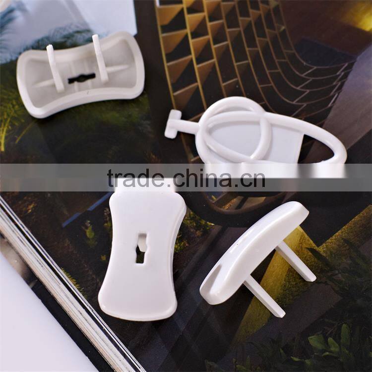 M035 The children's protection against electric Locking Electrical Outlet Cover