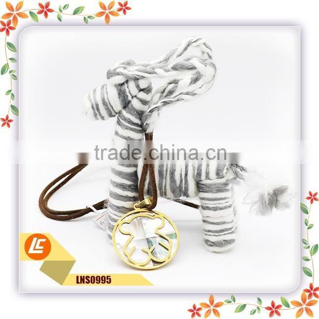 Genuine Pu leather fashion necklace with exquisite pendants for woman type