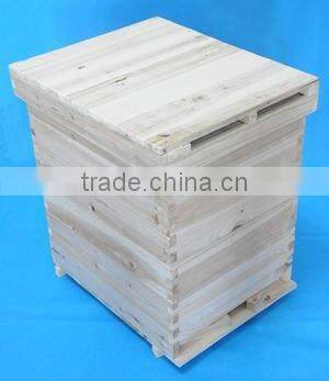 Langstroth fir wood beehive for beesbeekeeping helper