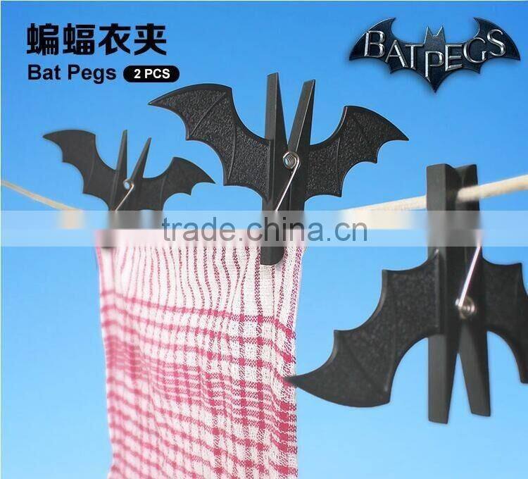 Creative Black/Red Batman Shape Plastic Spring Clothes Pegs Household Pants Receiving Clothes Clips Bat Pegs For Wholesale