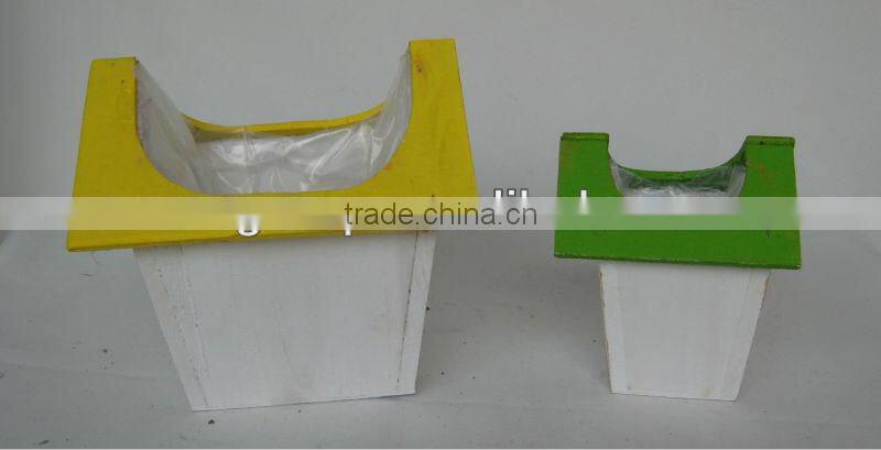 white wash hose wooden flower