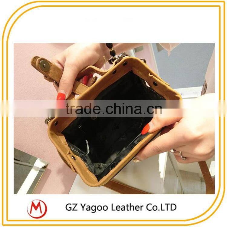 2016 latest leather shoulder messenger bag korean hangbag with leather badge