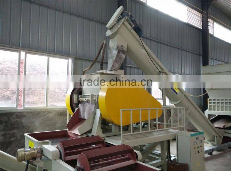 Waste plastic shell crusher with low noise