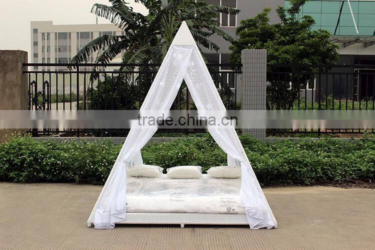 Leisure Garden Furniture Rattan Canopy Quadrate Sunbed