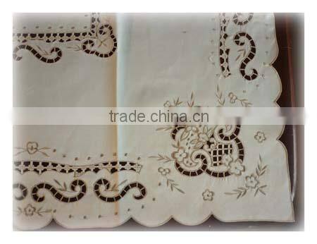 cheap 100% polyester custom Embroidery pattern dining Table cover
