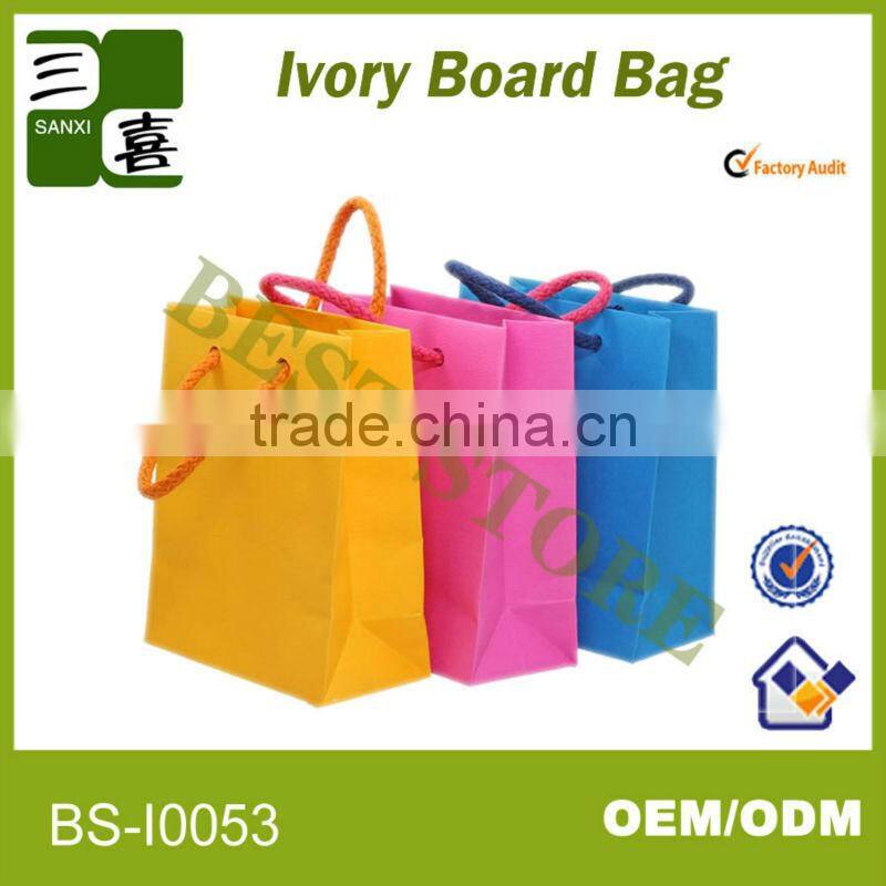 Paper present bag for gifts
