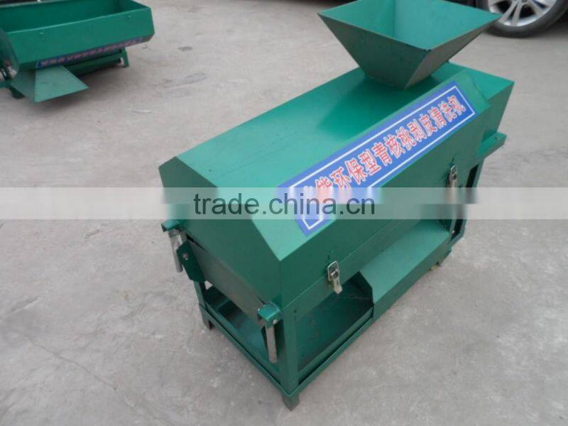 Green walnut peeling machine